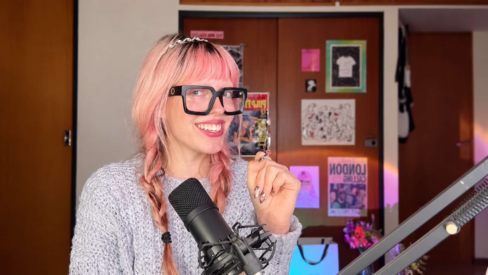 Nicole guiando una experiencia en vivo